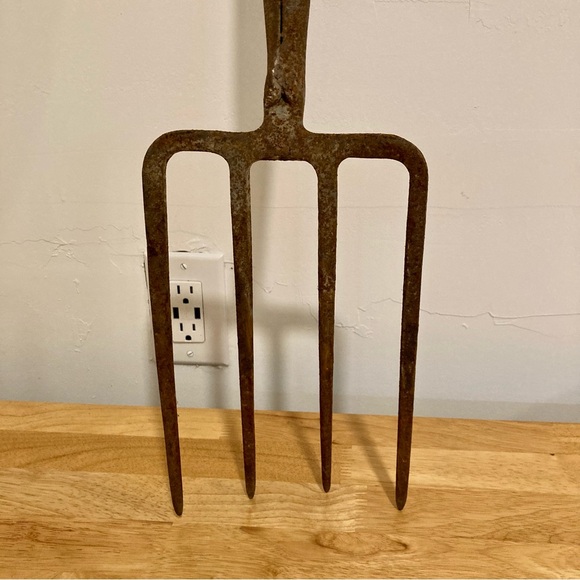 Vintage Pitchfork Wood and Metal 4 Tines 42.5” Long Farm Barn Decor Rustic - Picture 15 of 16